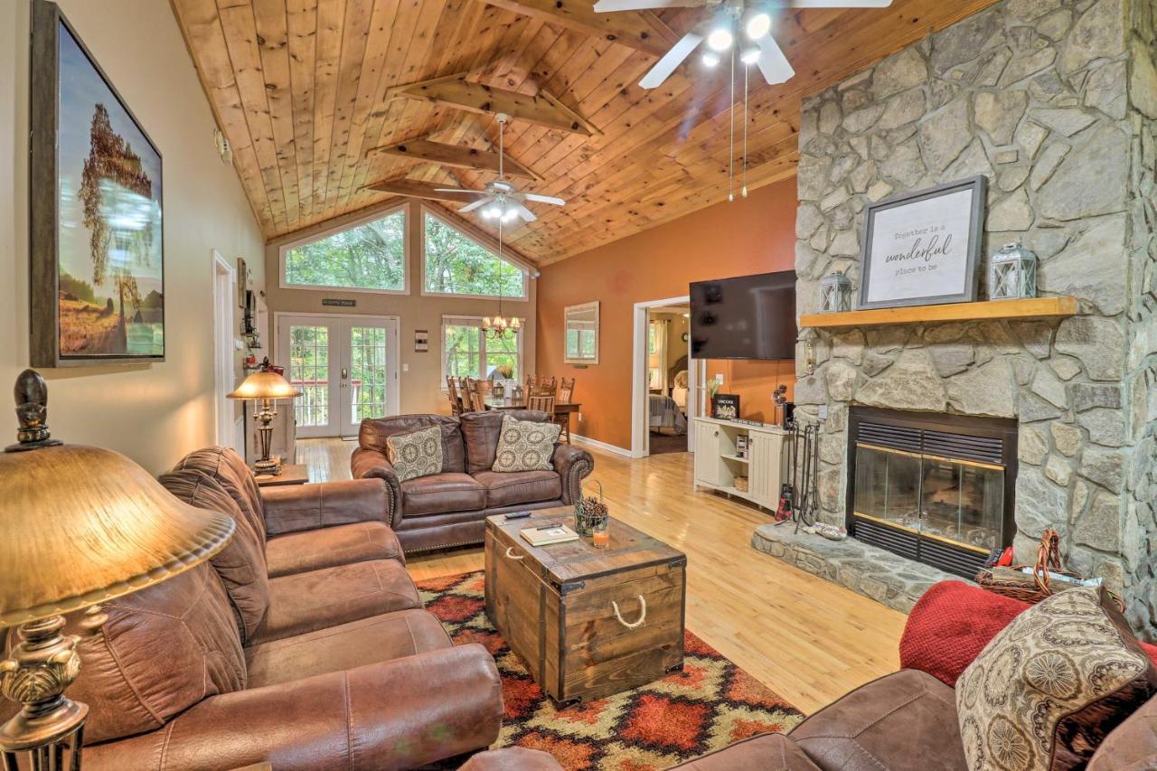 Rustic Red Cabin With Deck In Maggie Valley Club! Exterior photo
