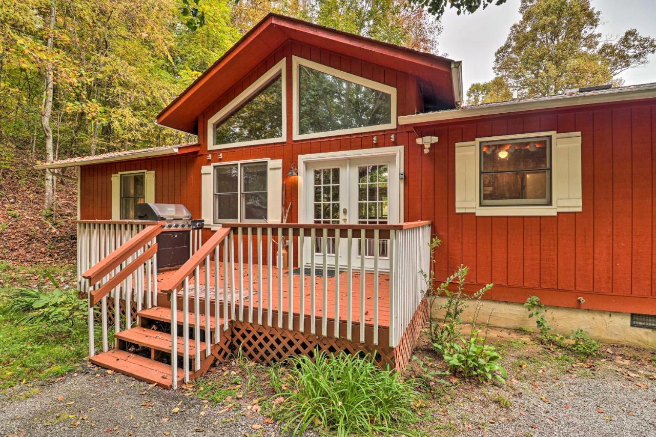 Rustic Red Cabin With Deck In Maggie Valley Club! Exterior photo