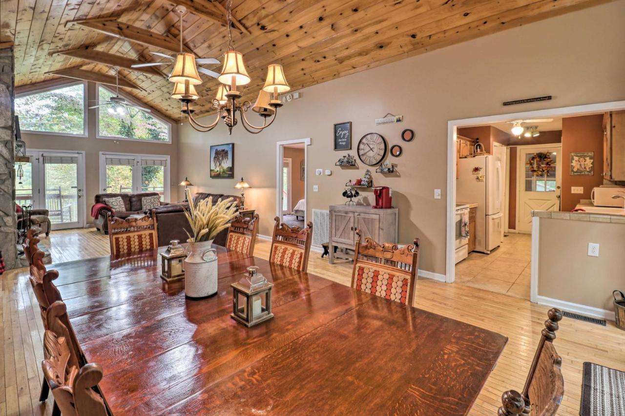 Rustic Red Cabin With Deck In Maggie Valley Club! Exterior photo