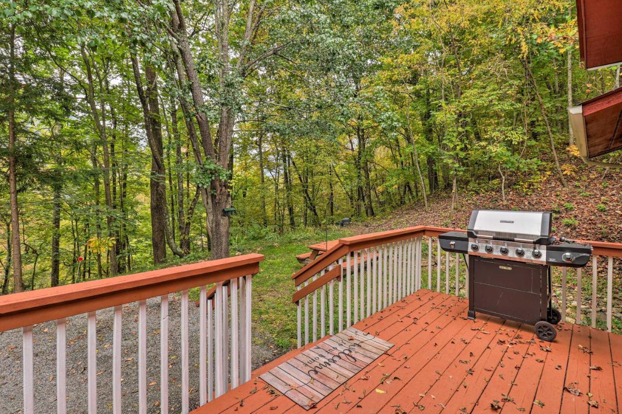 Rustic Red Cabin With Deck In Maggie Valley Club! Exterior photo
